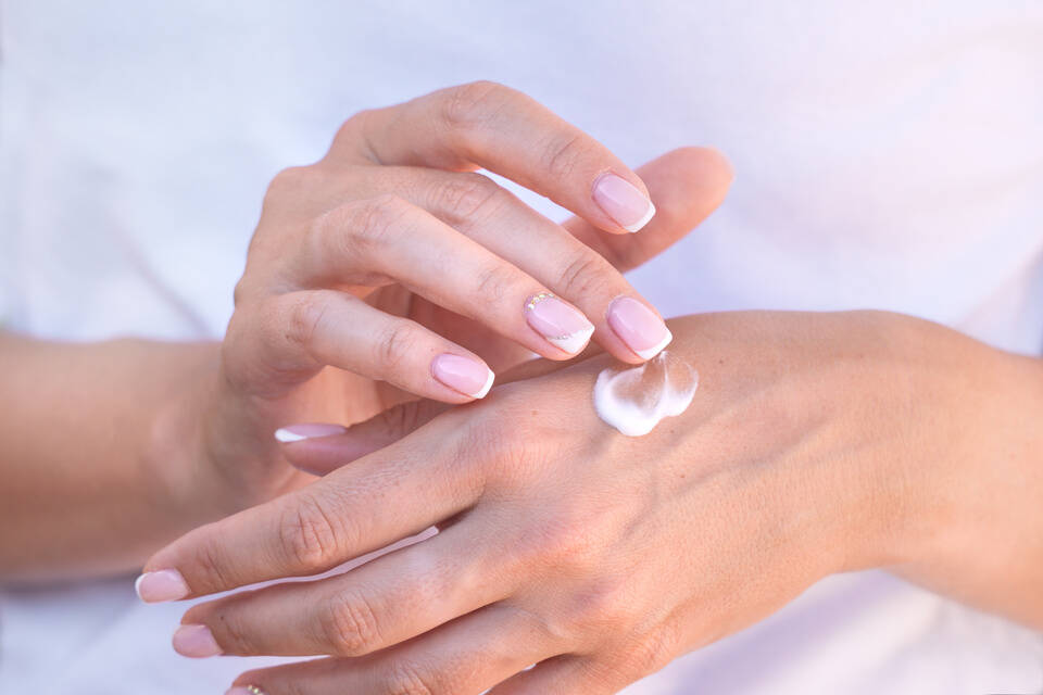 Quelle creme utiliser pour hydrater la peau sujette a l’eczema chez l’adulte ?