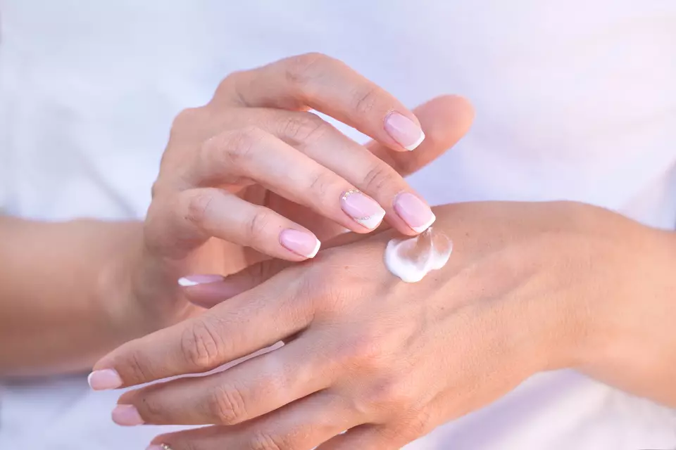 Quelle creme utiliser pour hydrater la peau sujette a l’eczema chez l’adulte ?