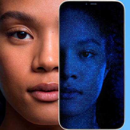 Une moitie de visage d'une femme avec des cheveux boucles et un fond bleu, a cote d'un smartphone affichant une image numerique de son visage, accompagne d'un code QR.