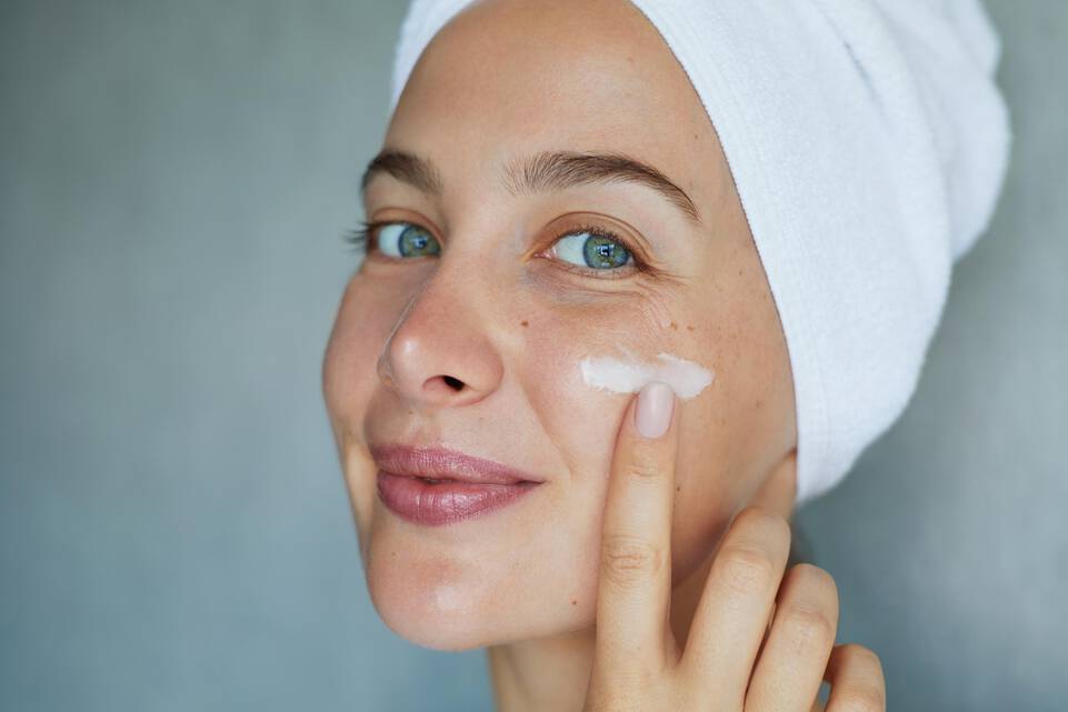 Creme solaire : pourquoi aide-t-elle a lutter contre le vieillissement de la peau ?