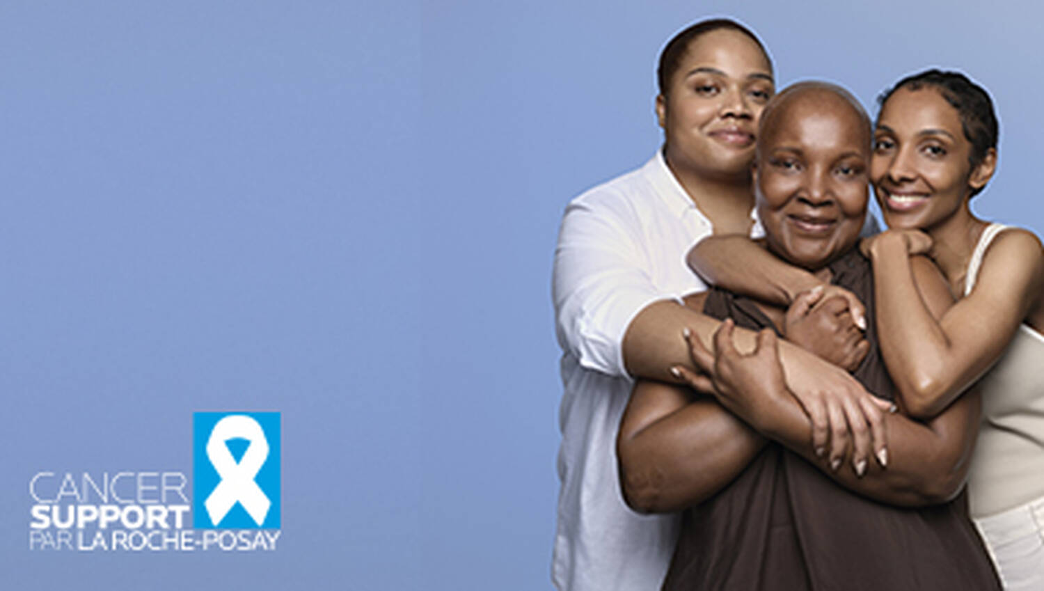 Trois femmes souriantes s'enlacant sur un fond bleu, avec le logo « Cancer Support par La Roche-Posay ».