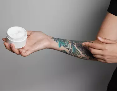 Comment bien cicatriser apres un tatouage