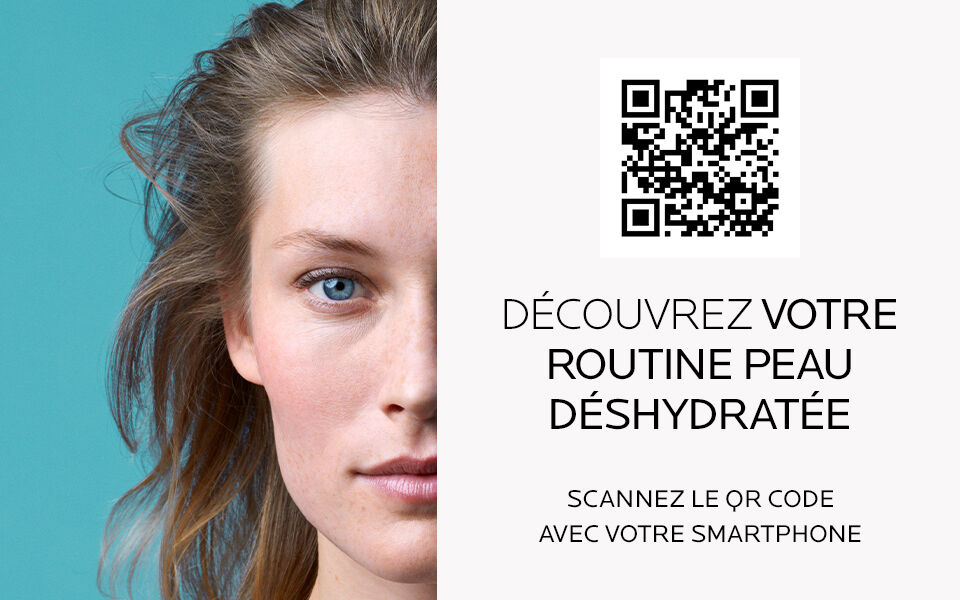 Une femme avec une peau lumineuse, a moitie tournee vers l'objectif, accompagnee d'un QR code pour une routine de soin.